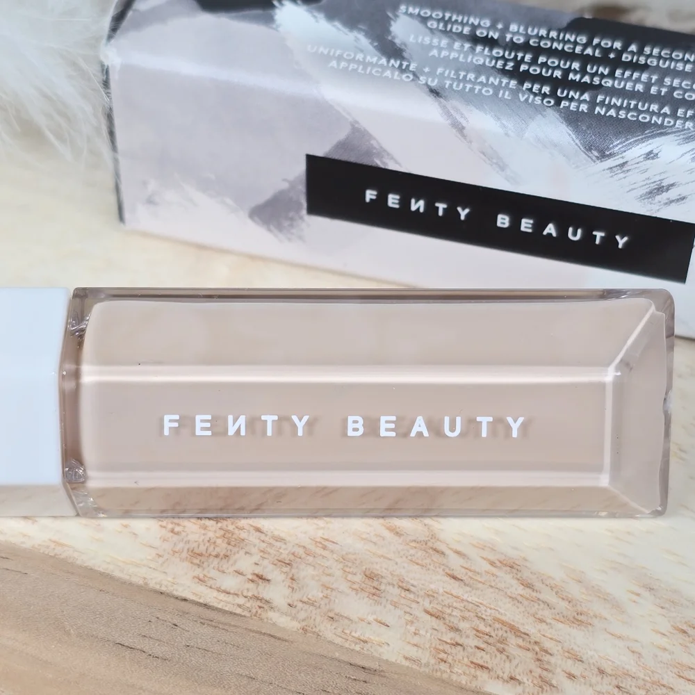 Fenty Beauty Hydrating Longwear Concealer We're Even Shade 150N Light Color New